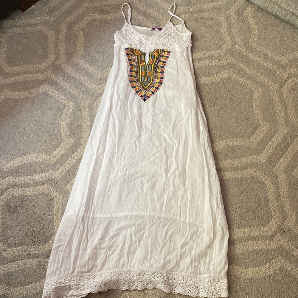 Flowy Patterned white dress